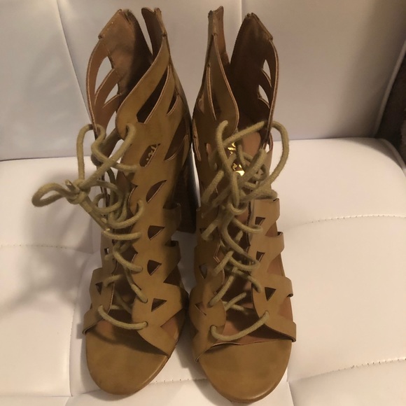 Heels - Picture 1 of 3